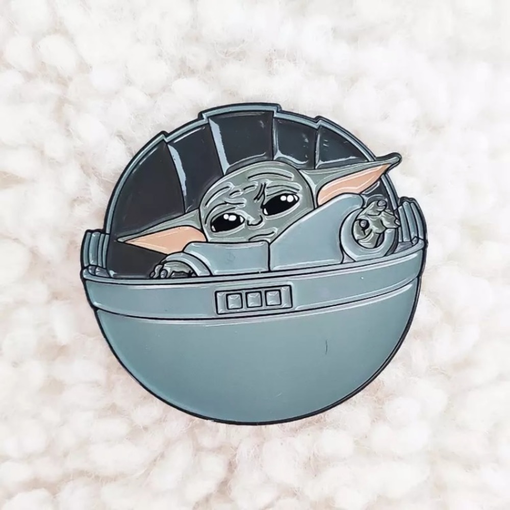 Baby Yoda mandalorian meme pin